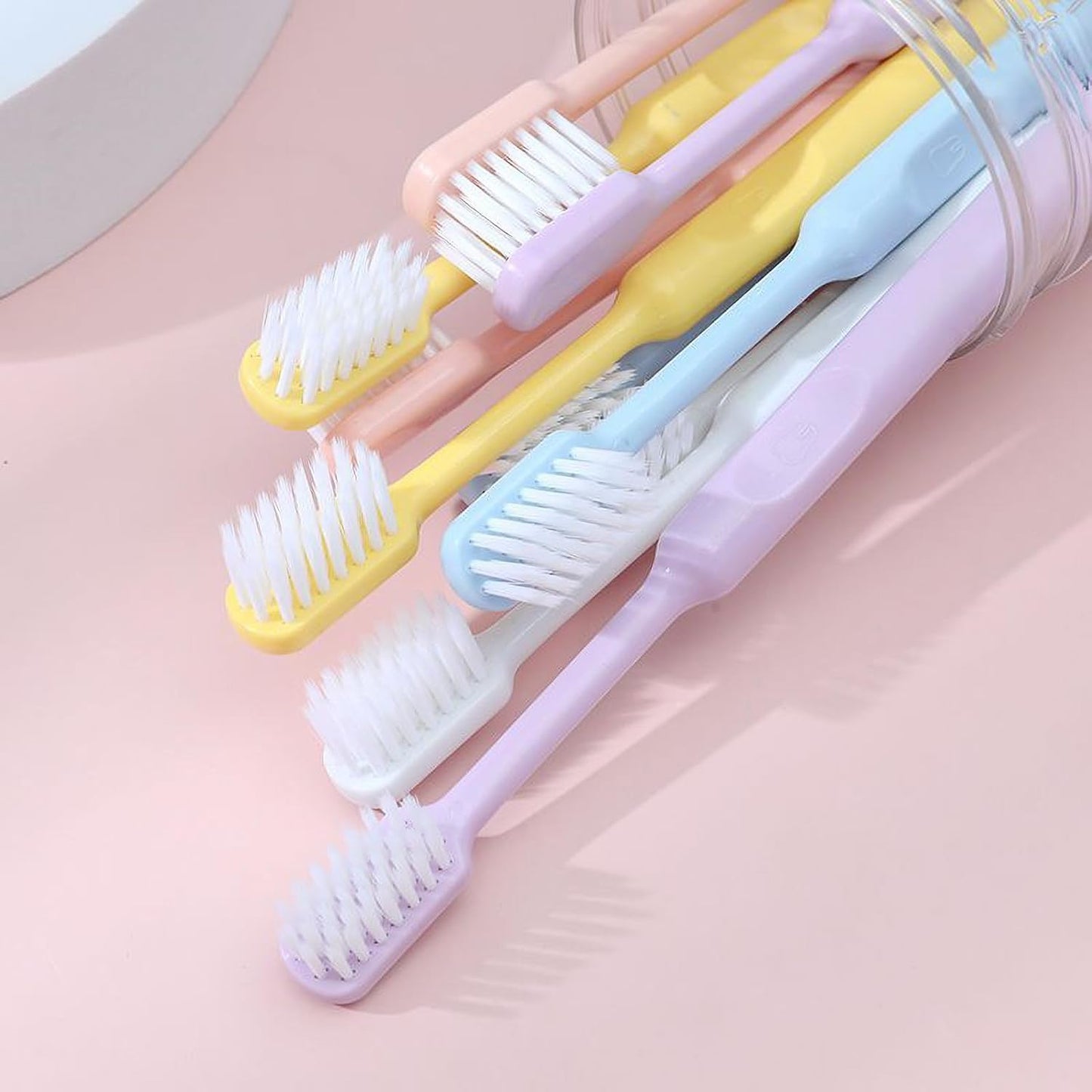 🪥 Toothbrush Set - 8 soft-colored pieces!