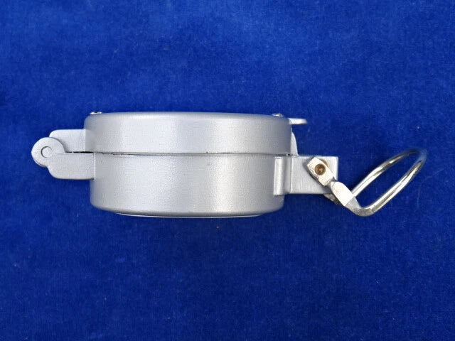 🧭 بوصلة معدنية لمعرفة الاتجاهات والقبلة وضوح في المسار، وطمأنينة في القلب