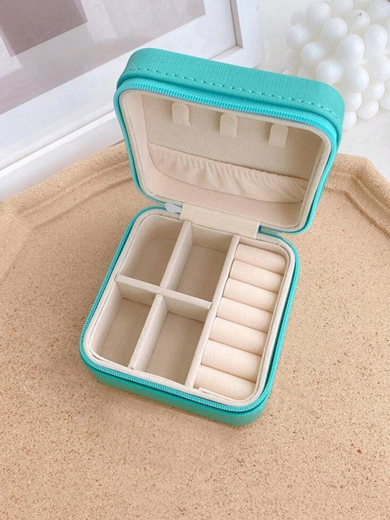 صندوق مجوهرات مقسم - تنظيم وأناقة في حجم صغير!