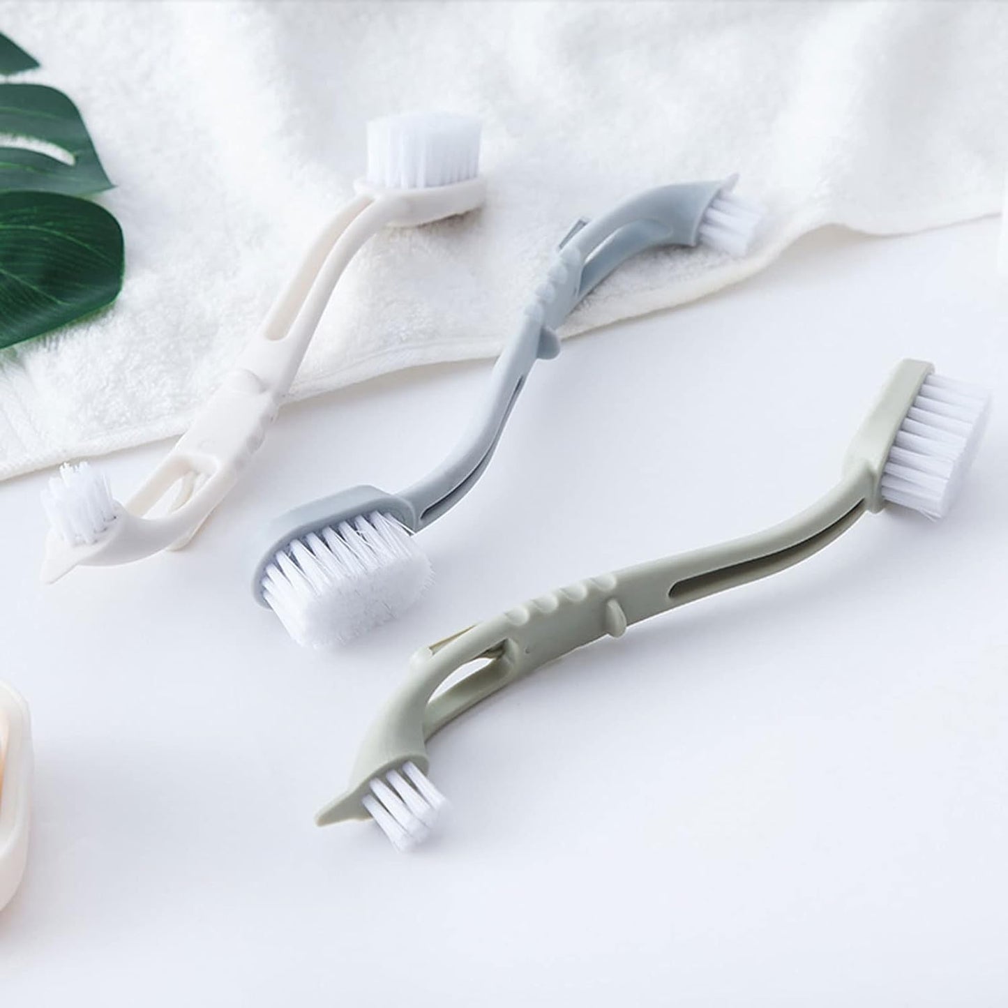 فرشاة تنظيف لتنظيف الأحذية المحمولة ذات الرأسين وأدوات تنظيف الأحذية وفرشاة غسل الأحذية والأحذية الرياضية ومقبض طويل من البلاستيك ومنظف منزلي