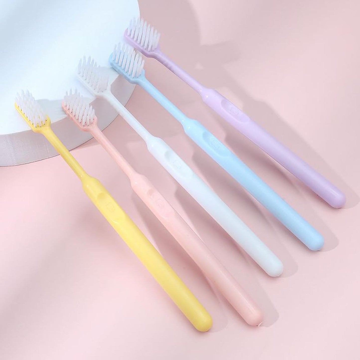 🪥 Toothbrush Set - 8 soft-colored pieces!