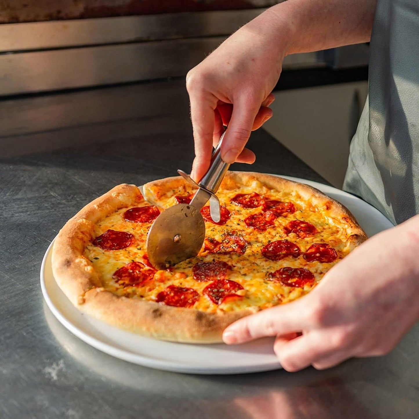 عجلة تقطيع بيتزا، سهلة القطع والتنظيف من الستانلس ستيل