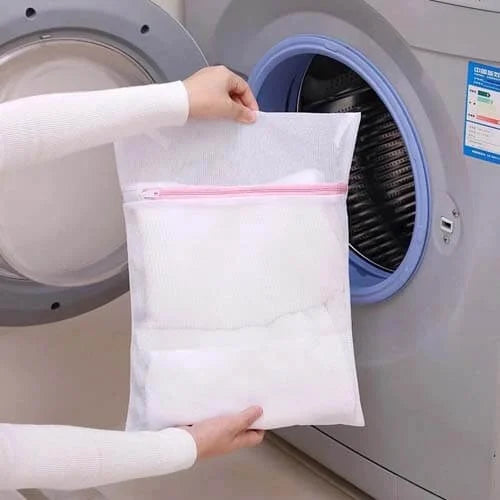 Bag for washing small items in the washing machine