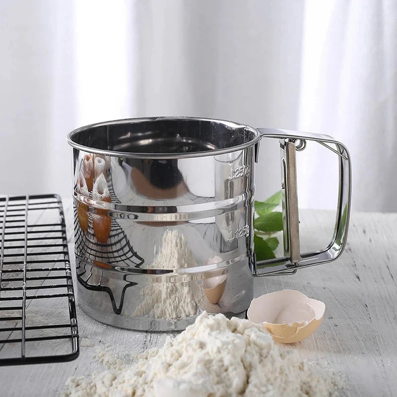 منخل طحين مع مكبس يدوي وقياس