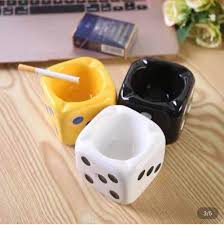 منفضة سجائر فاخرة من السيراميك بتصميم نرد للاستخدام الداخلي والخارجي والفناء وسطح المكتب