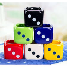 منفضة سجائر فاخرة من السيراميك بتصميم نرد للاستخدام الداخلي والخارجي والفناء وسطح المكتب