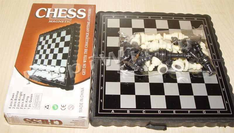 ♟️ مجموعة شطرنج مغناطيسية صغيرة – 13 × 13 سم  ذكاء متنقل… في جيبك